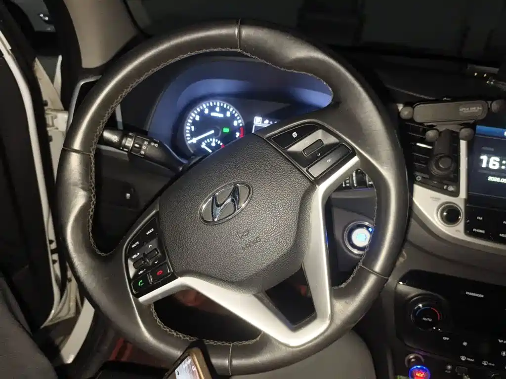 Hyundai Tucson 2015 1.6T Dual Clutch 2WD Smart фото 3