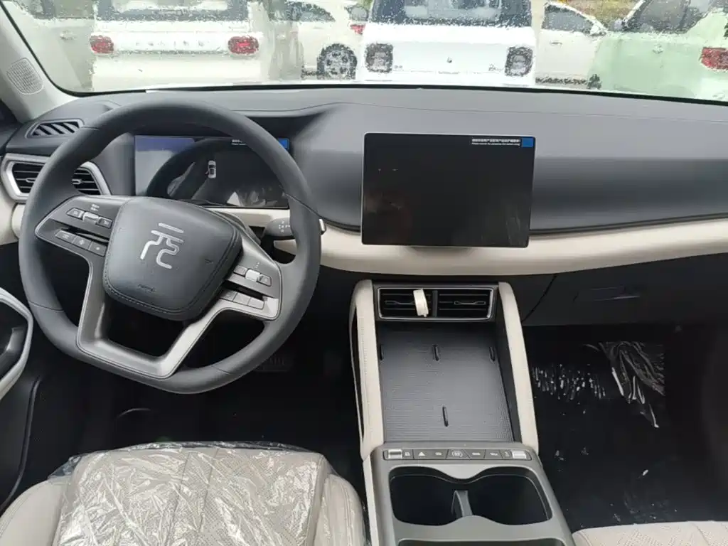 BYD Yuan UP 2026 2025 Model 301KM Navigator
