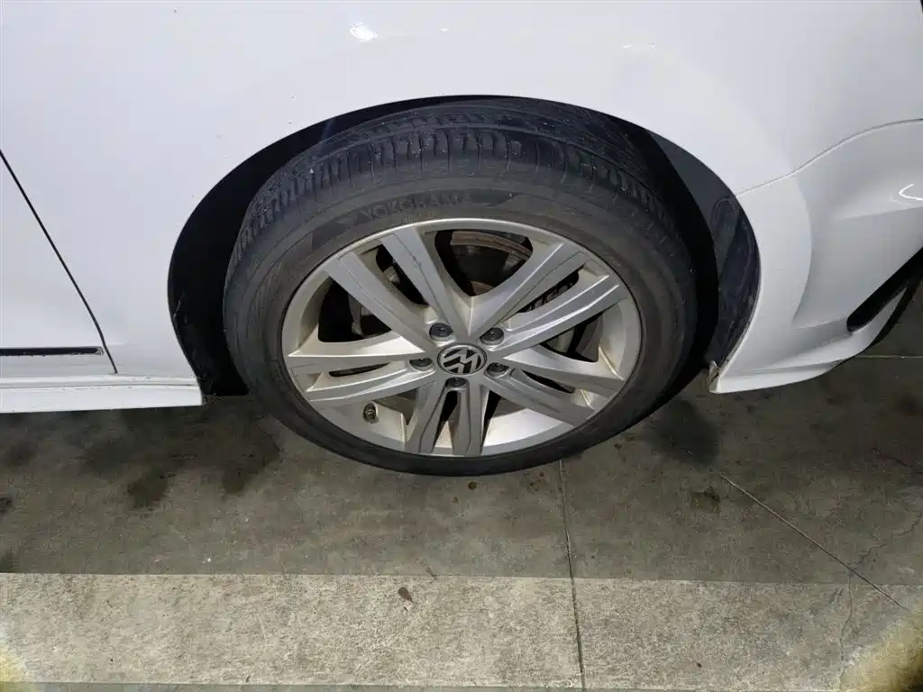 Volkswagen Sagitar 2018 280TSI DSG Spark Edition фото 8