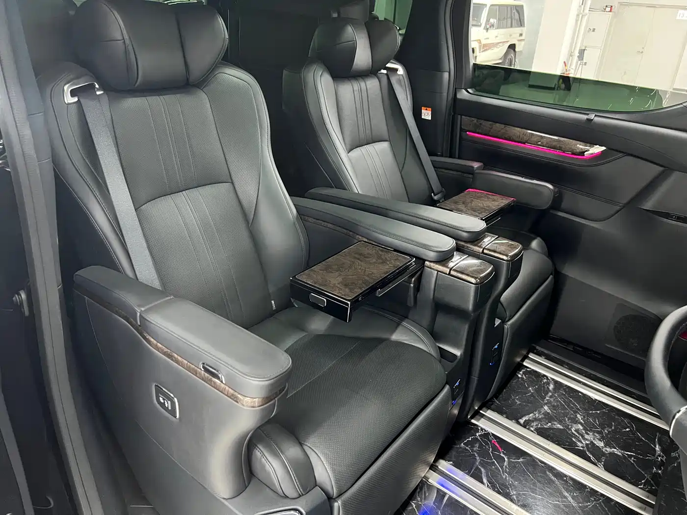 Toyota Vellfire 2021 Crown Hybrid 2.5L HV Premium Edition фото 14