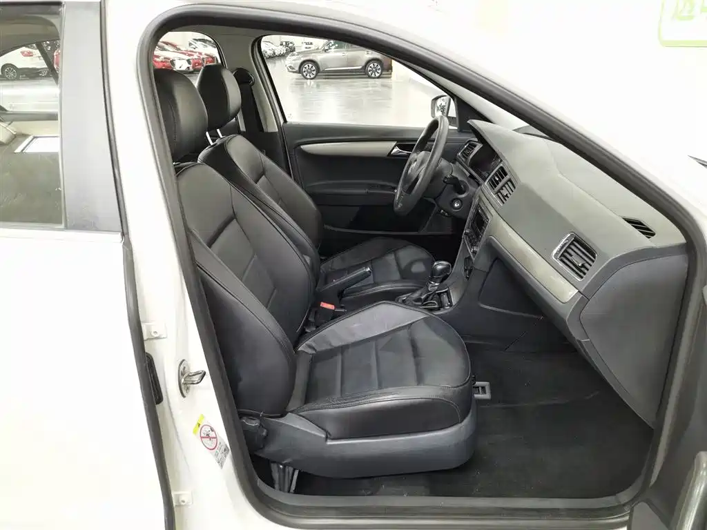 Volkswagen Lavida 2013 Facelift Classic 1.6L Automatic Comfort фото 23