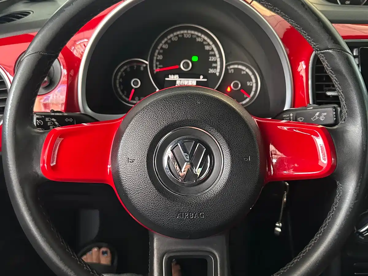 Volkswagen Beetle 2013 1.4TSI Fashion Edition фото 18