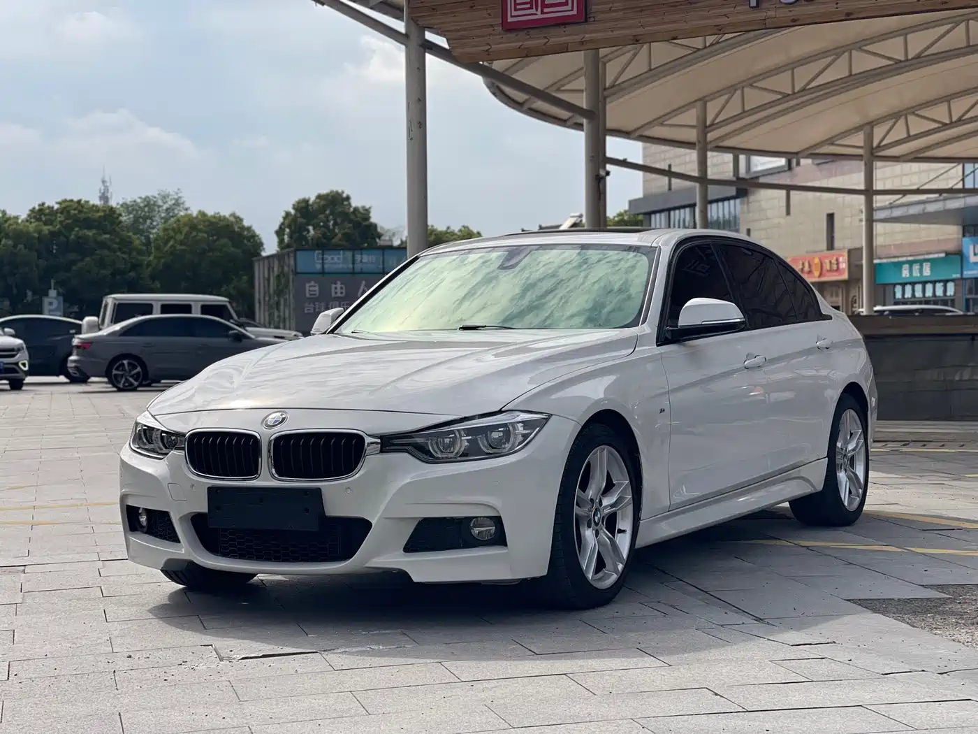 BMW 3 Series 2017 320Li M Sport фото 2