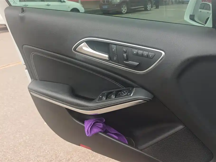 Mercedes-Benz GLA 2015 GLA 200 Dynamic фото 7