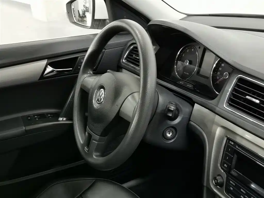 Volkswagen Lavida 2013 Facelift Classic 1.6L Automatic Comfort фото 22