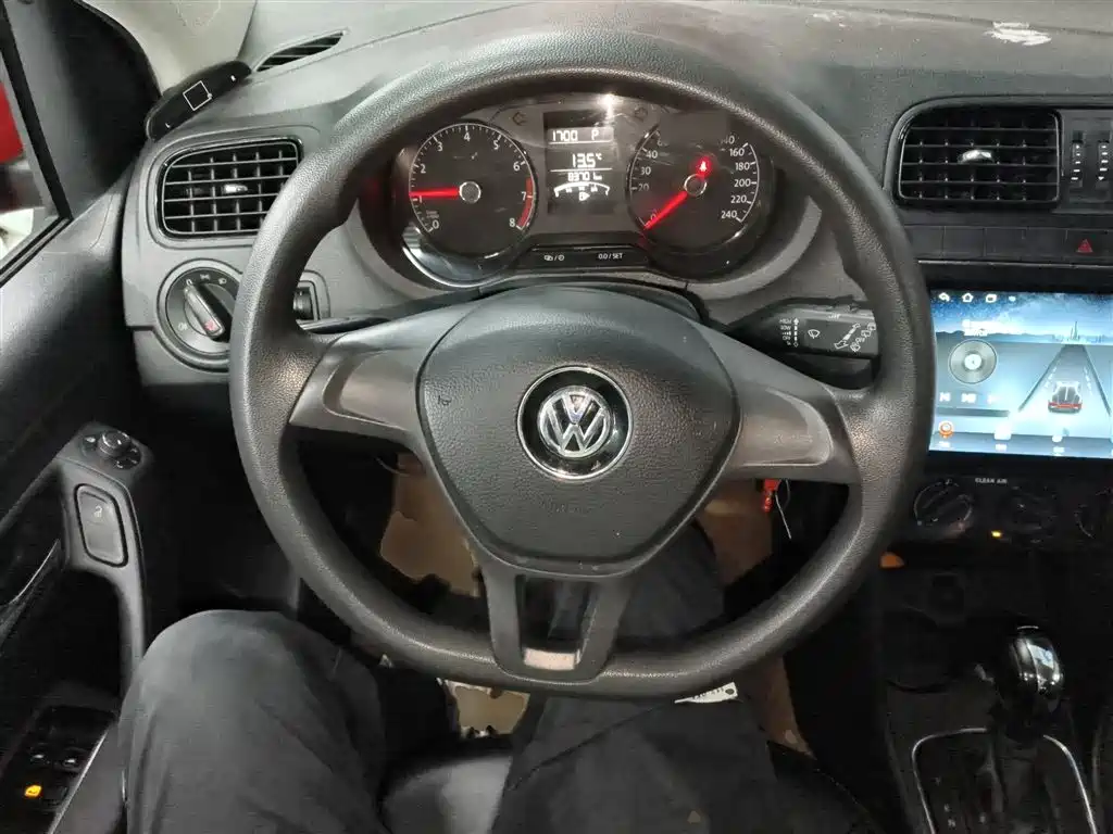 Volkswagen Polo 2018 1.5L Auto Safe Drive фото 3