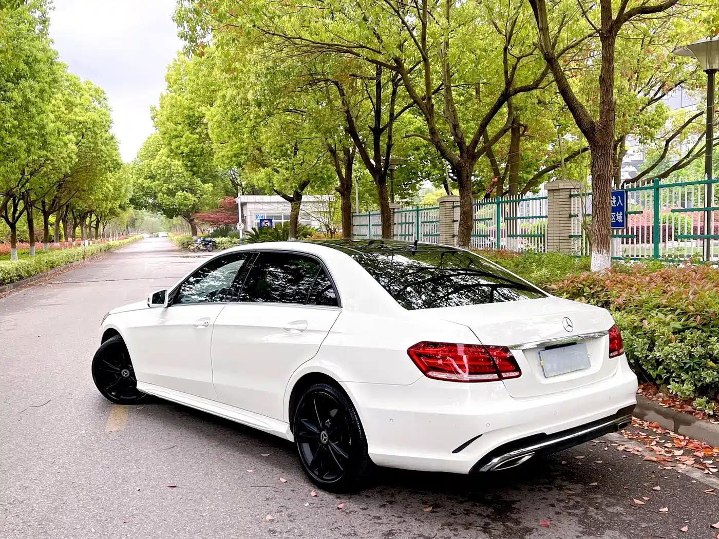 Mercedes-Benz E-Class 2014 Facelift E 300 L Sport фото 17