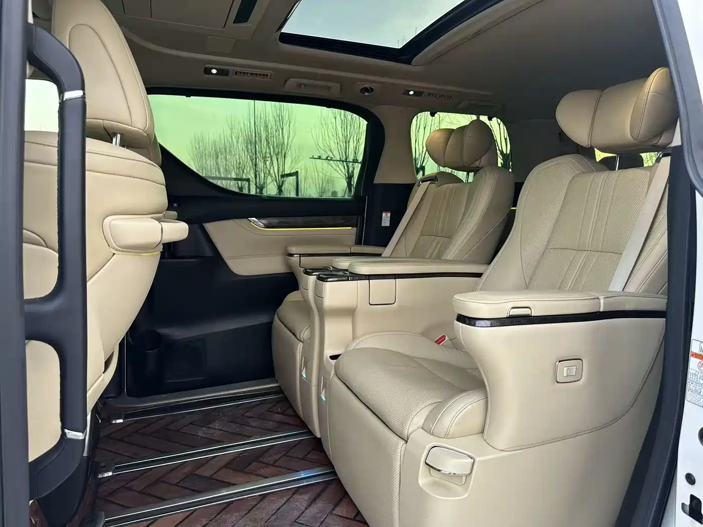 Toyota Vellfire 2020 Hybrid 2.5L Black Gold Limited Edition фото 16