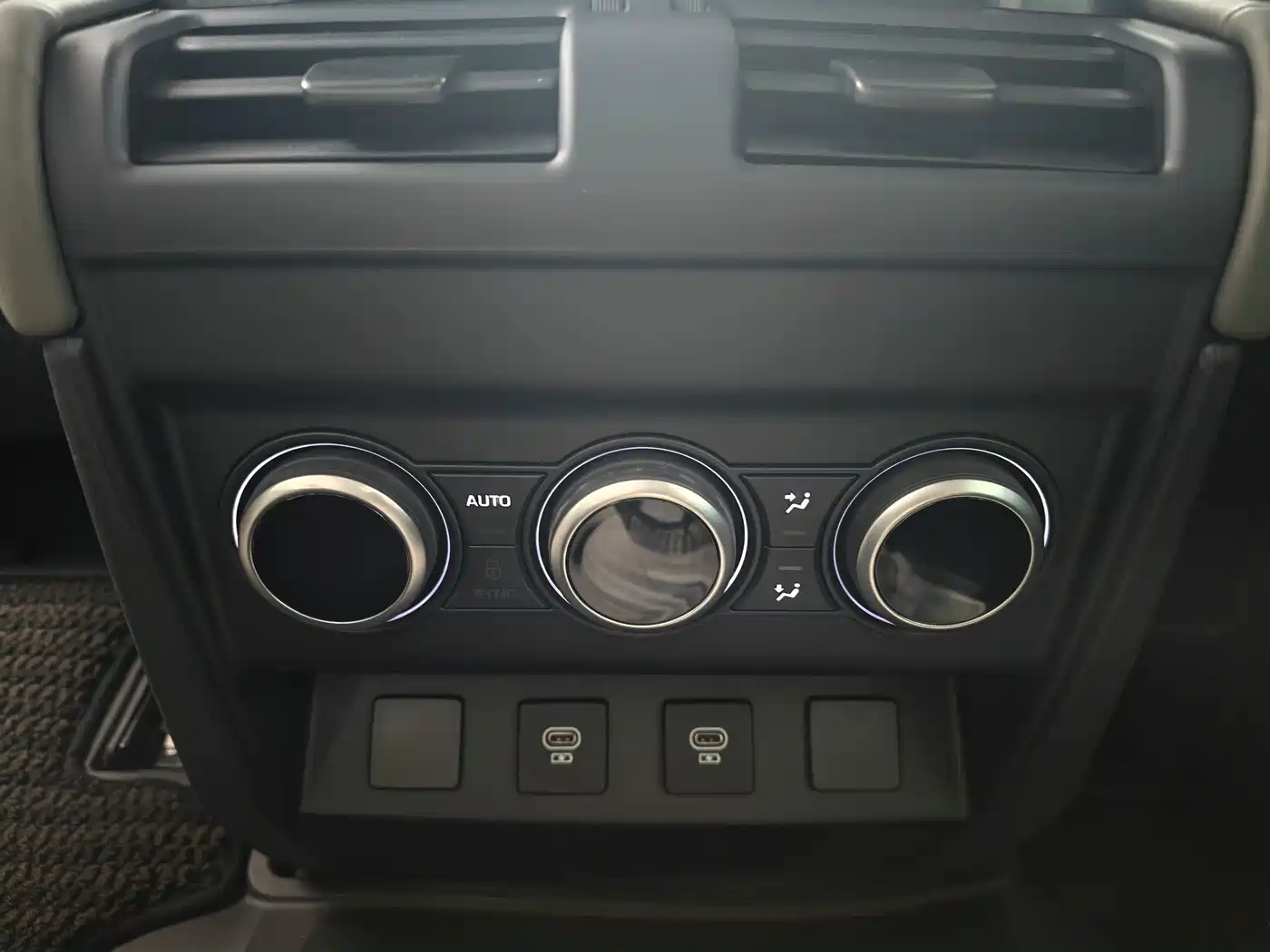 Land Rover Defender 2025 2024 90 2.0T P300 S