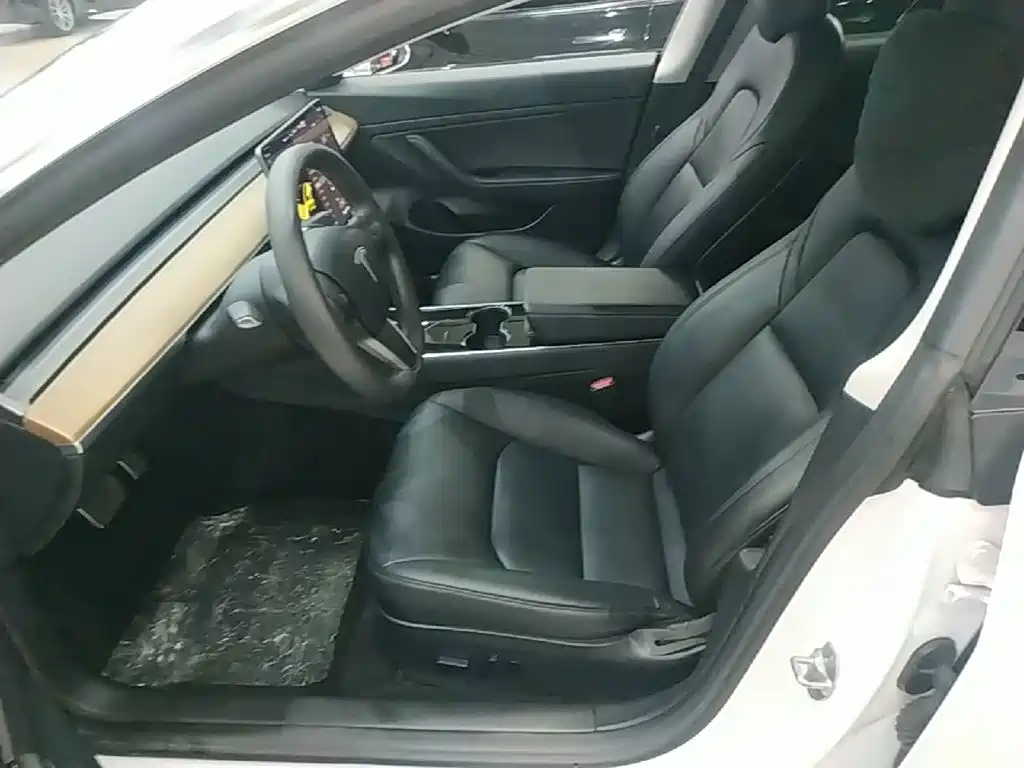 Фото 15 - Tesla Model 3