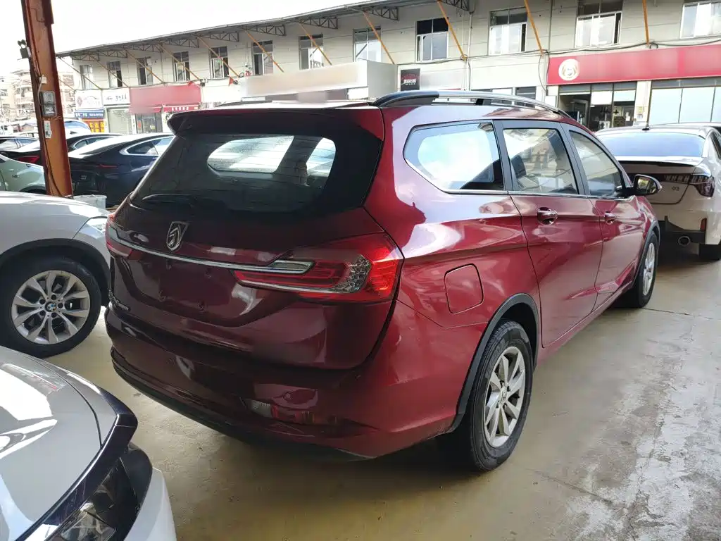 Baojun 310W 2018 2017 1.5L Manual Fashion Edition (China V)