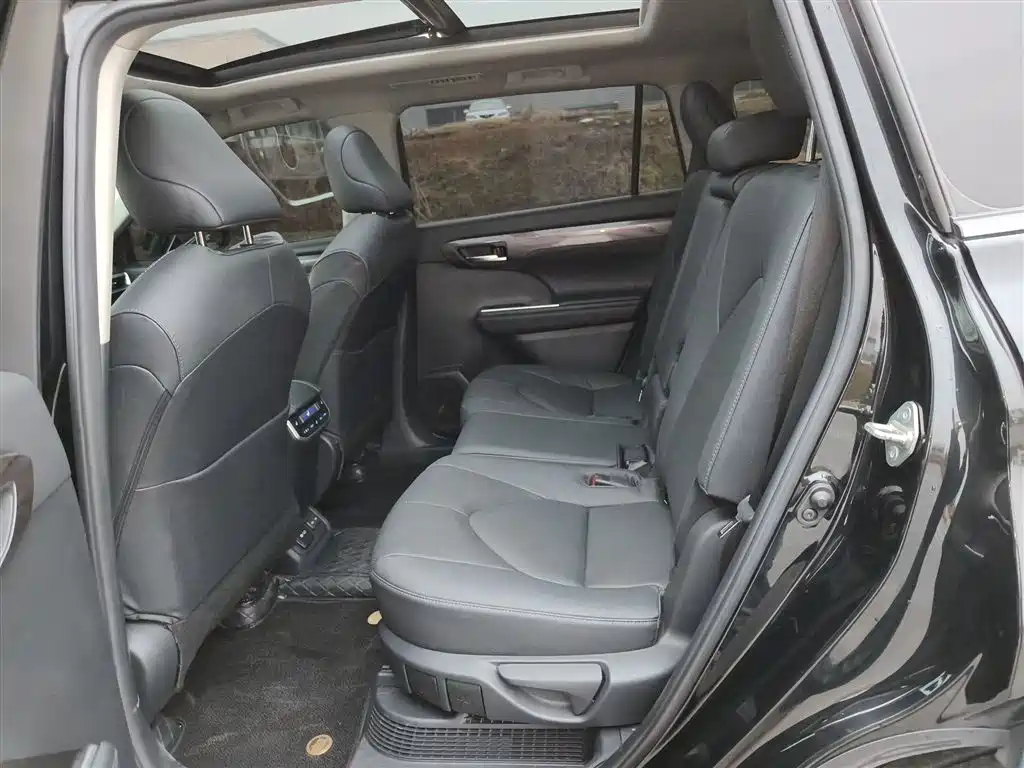 TOYOTA HIGHLANDER