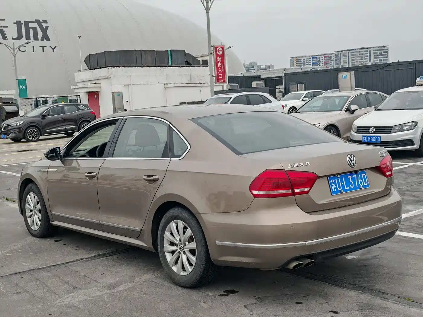 Volkswagen Passat 2014 1.8TSI DSG Luxury Edition фото 6
