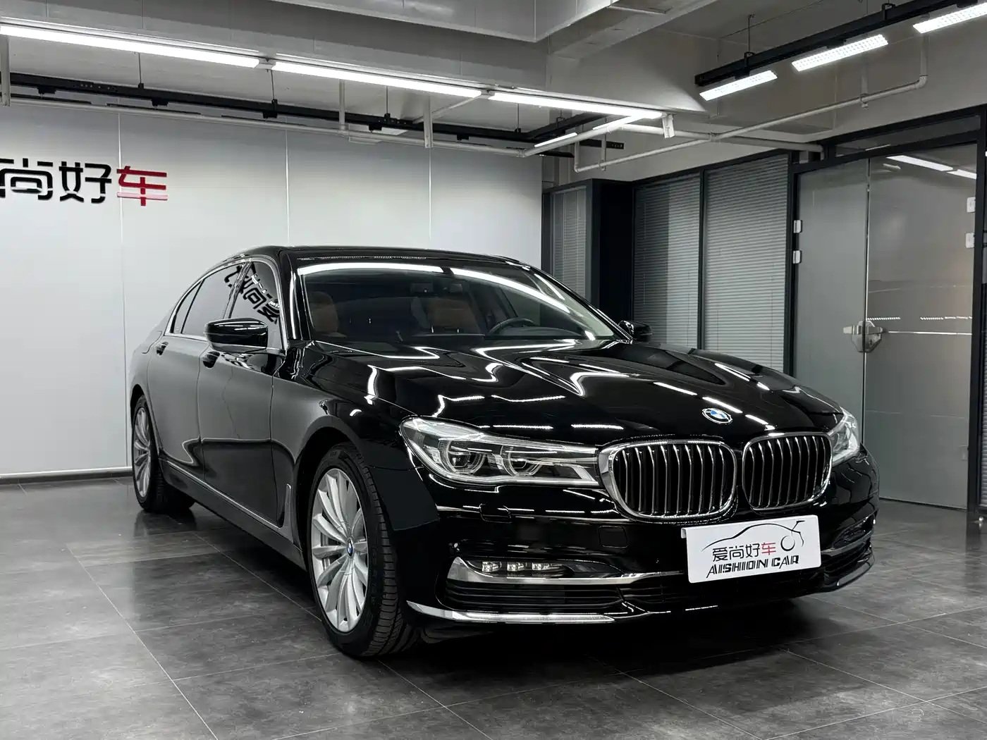 Фото 3 - BMW 7 Series