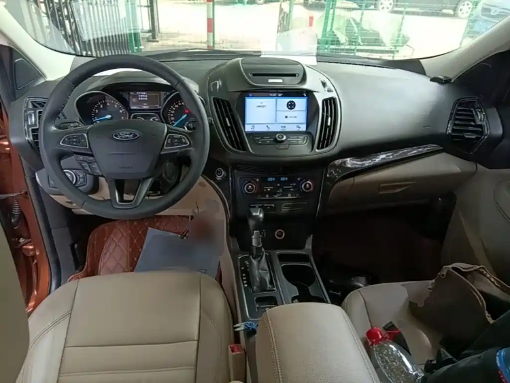 Фото 10 - Ford Kuga