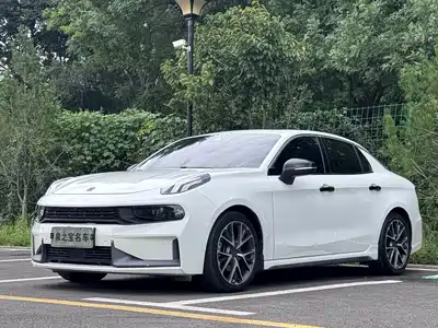 Lynk & Co 03