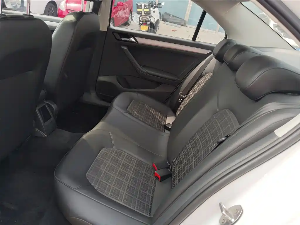 Volkswagen Jetta 2017 1.5L Automatic Comfort фото 13