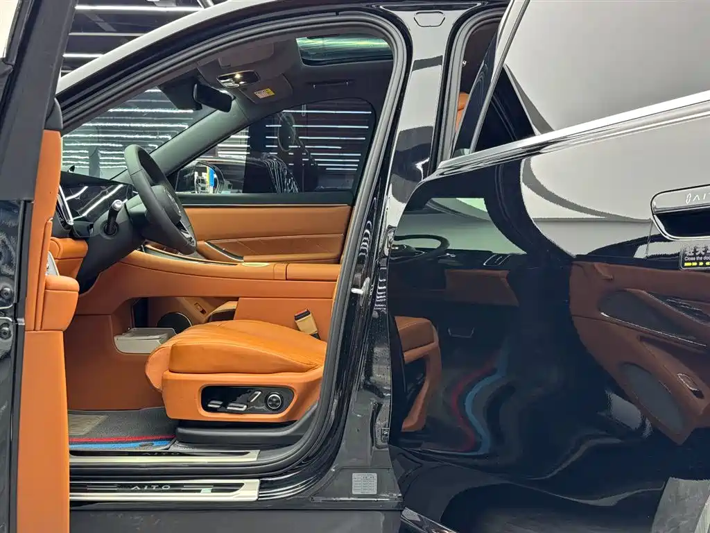 AITO Wenjie AITO M8 2025 Range Extender Max+ Edition 53.4kWh 5-seater фото 6