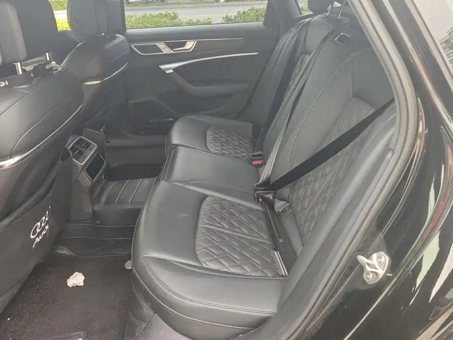 Фото 11 - Audi A6L