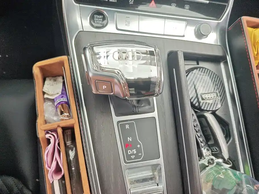 Фото 16 - Audi A6L