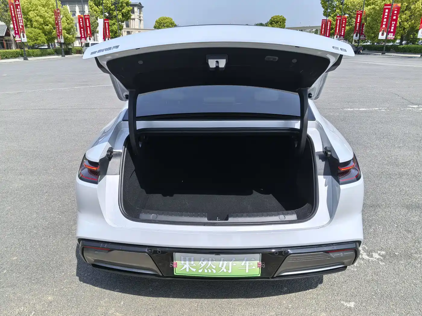 Geely Galaxy Galaxy E8 2025 700km Long Voyage Smart Drive Edition фото 6