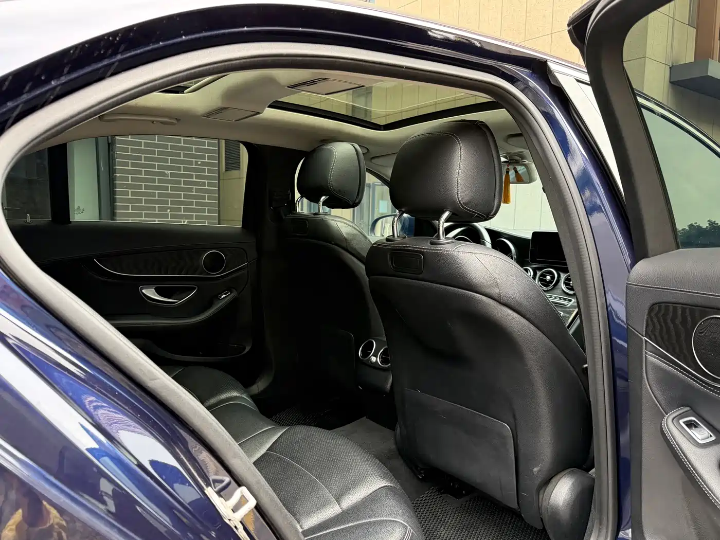 Mercedes-Benz C-Class 2015 Facelift C 200 L Sport фото 4