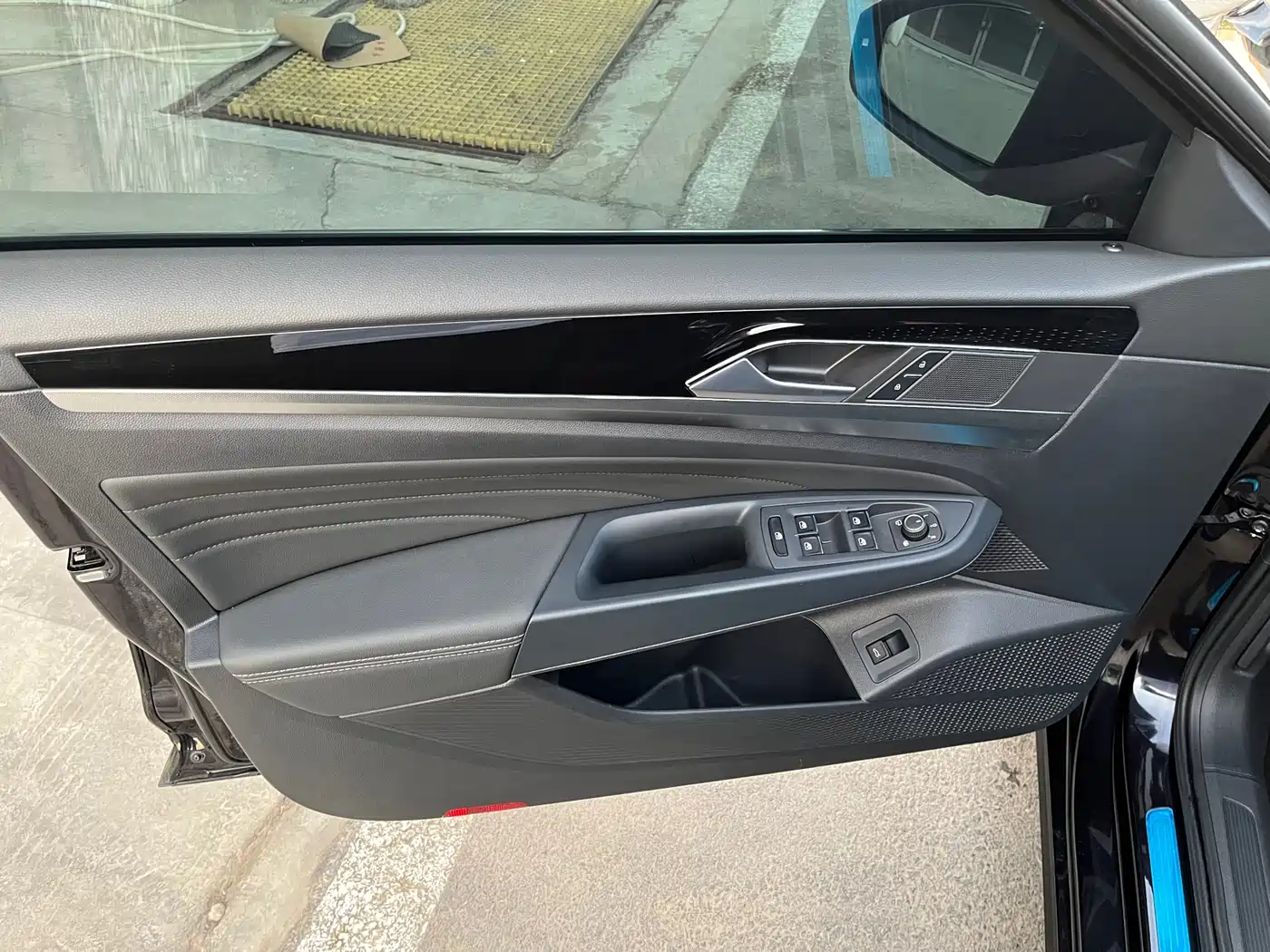 Volkswagen Passat 2022 330TSI Starlight Luxury Edition фото 5