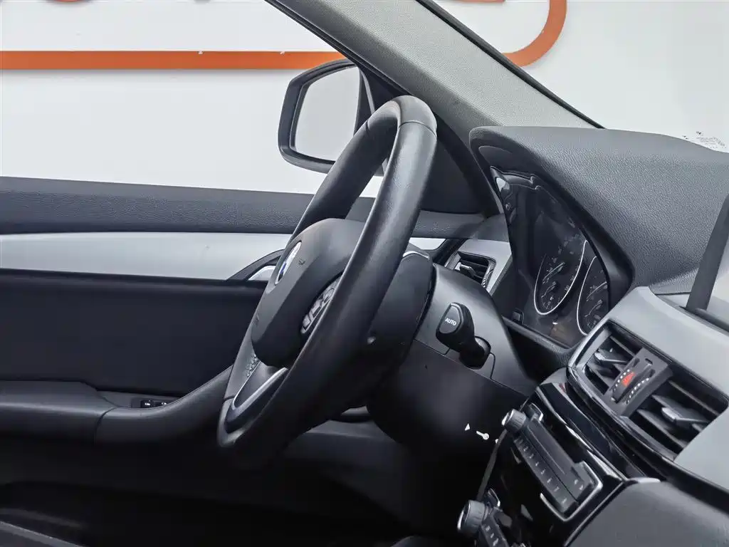 BMW X1 2016 sDrive18Li Premium Model фото 22