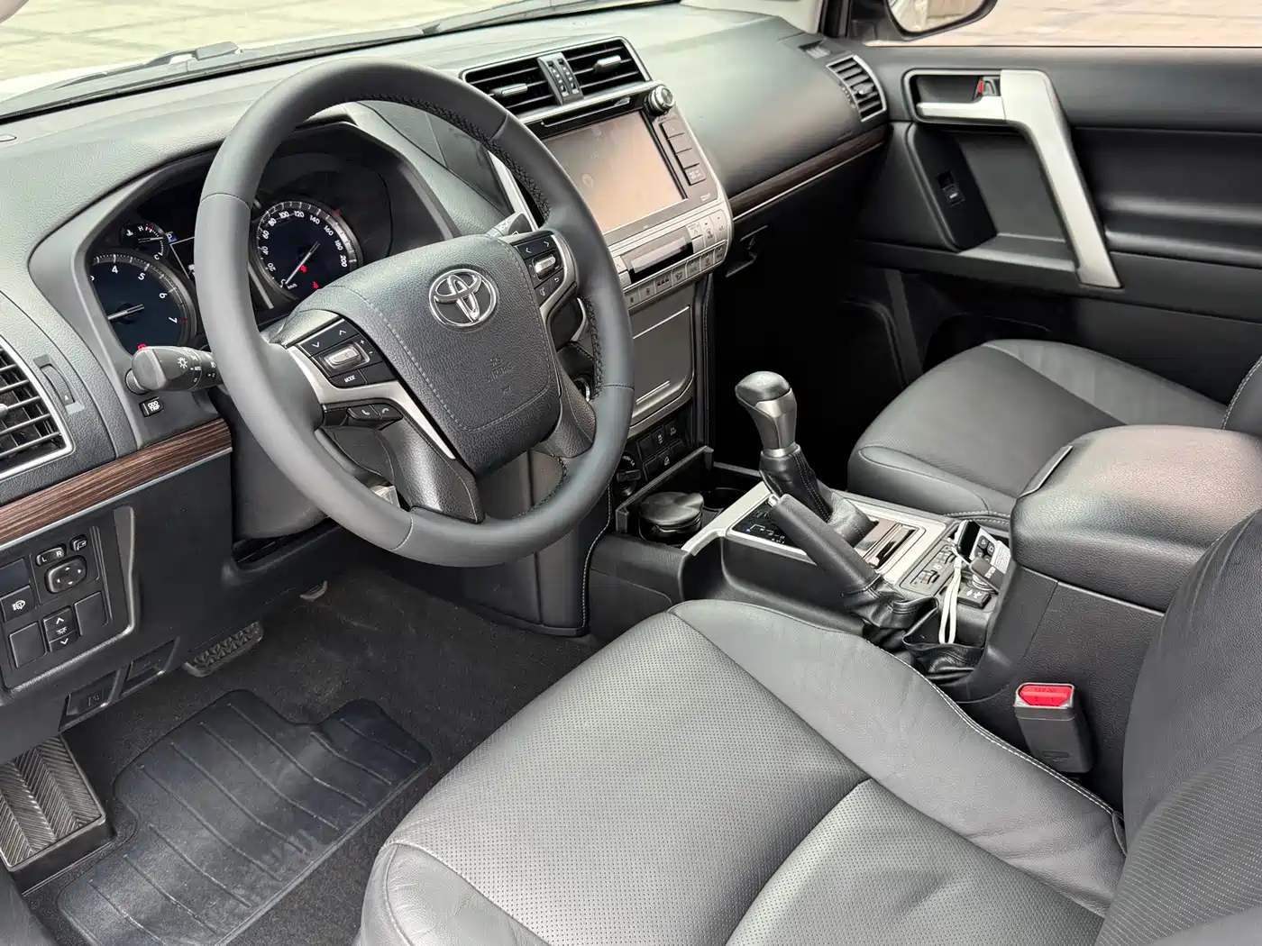 Toyota Prado 2019 2018 3.5L Automatic TX-L NAVI Rear-mounted Spare Tire