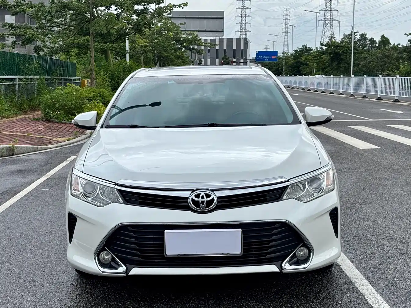 Фото 3 - Toyota Camry