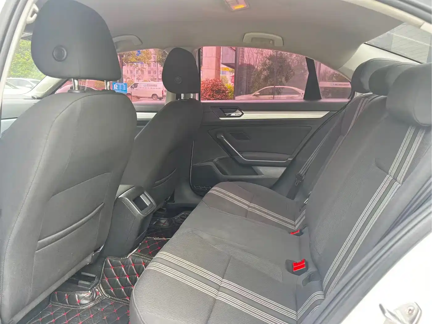 Volkswagen Lamando 2017 230TSI DSG Trend Edition фото 8