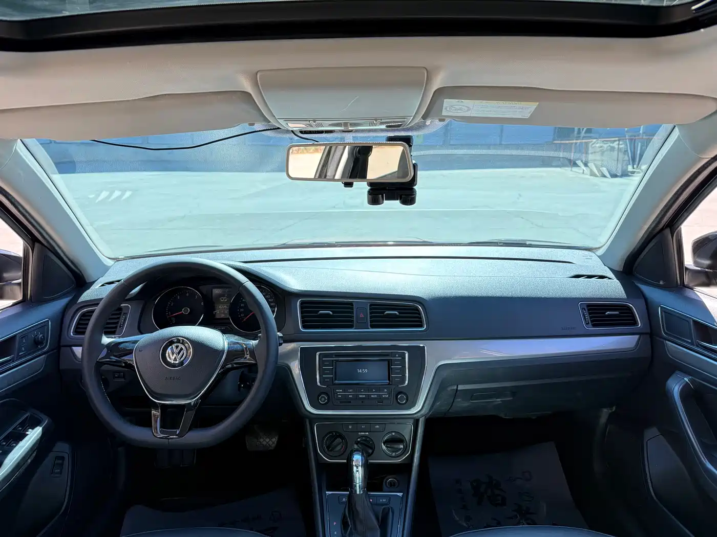 Volkswagen Lavida 2015 1.6L Automatic Comfort Edition фото 11