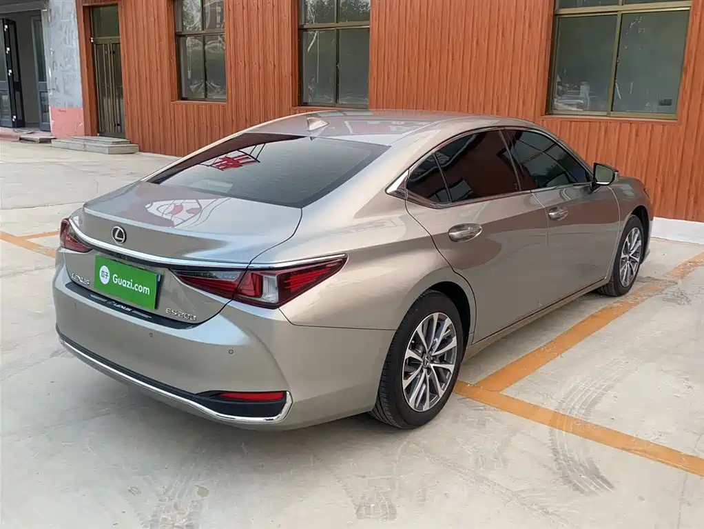 Lexus ES 2023 200 Excellence Edition фото 5