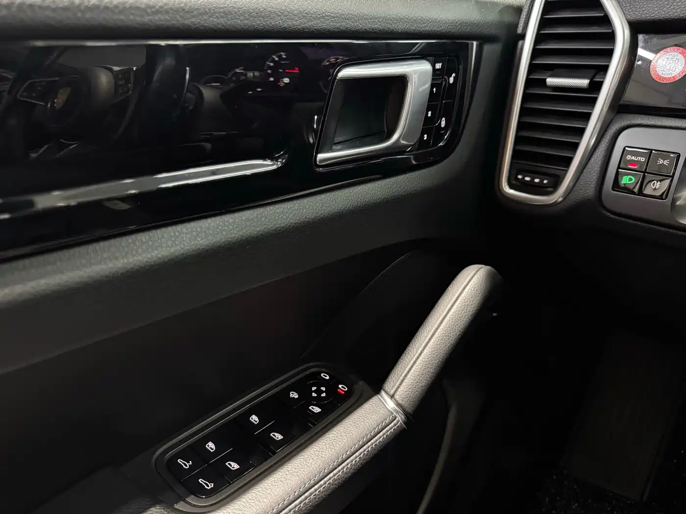 Porsche Cayenne 2018 Cayenne 3.0T фото 14