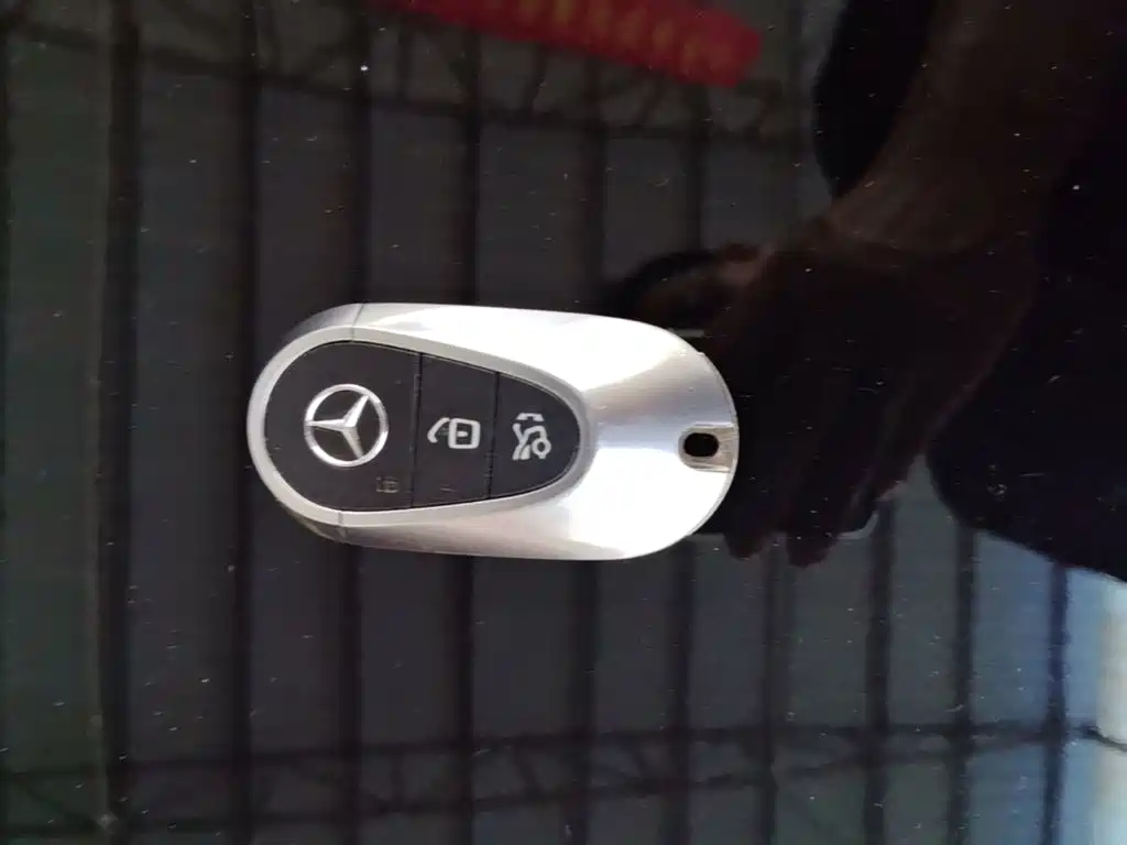 Фото 17 - Mercedes-Benz E-Class