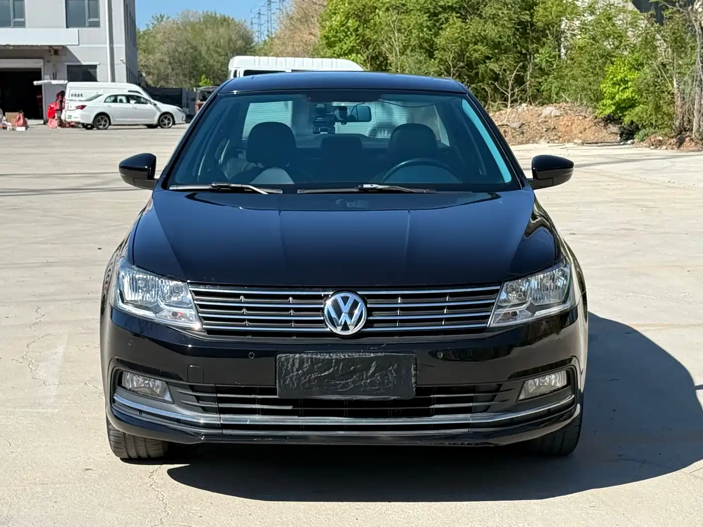 Volkswagen Lavida 2015 1.6L Automatic Comfort Edition фото 2