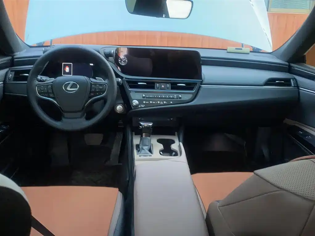 Lexus ES 2023 200 Excellence Edition фото 10