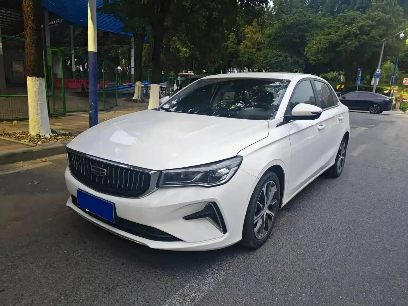 Фото 1 - Geely Emgrand