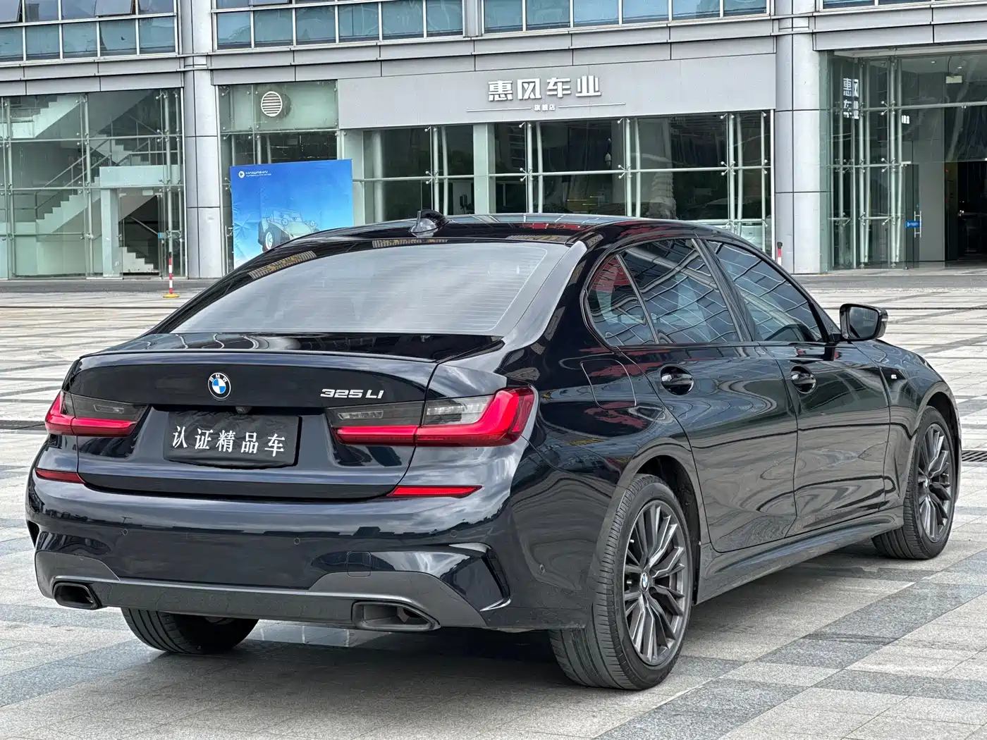 BMW 3 Series 2022 325Li M Sport Shadow Edition фото 5