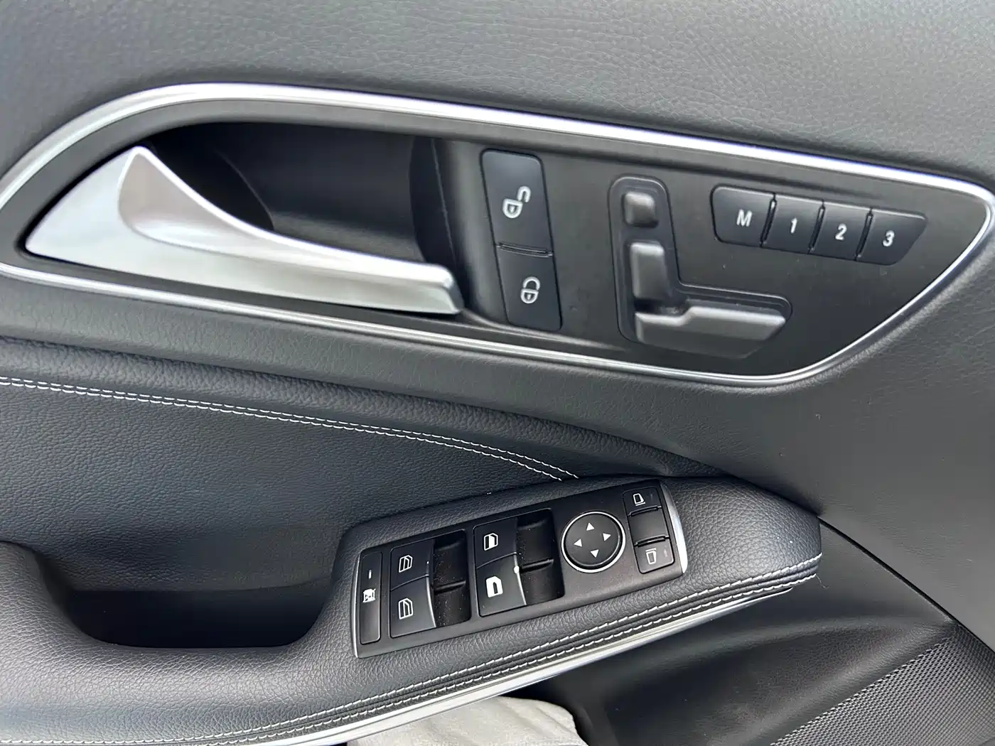 Mercedes-Benz GLA 2016 GLA 200 Dynamic фото 12