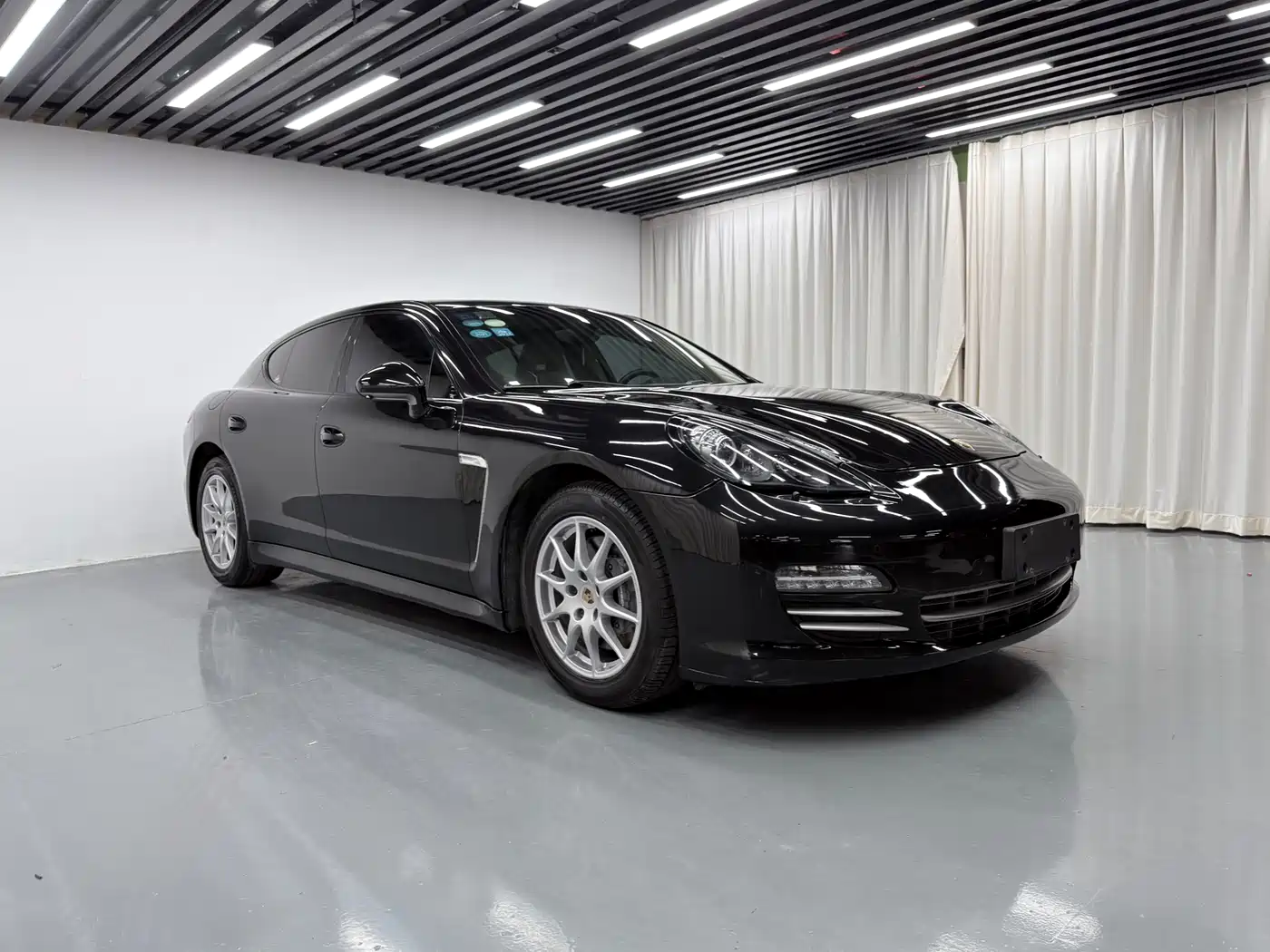 Porsche Panamera 2013 Panamera 4 Platinum Edition 3.6L фото 3