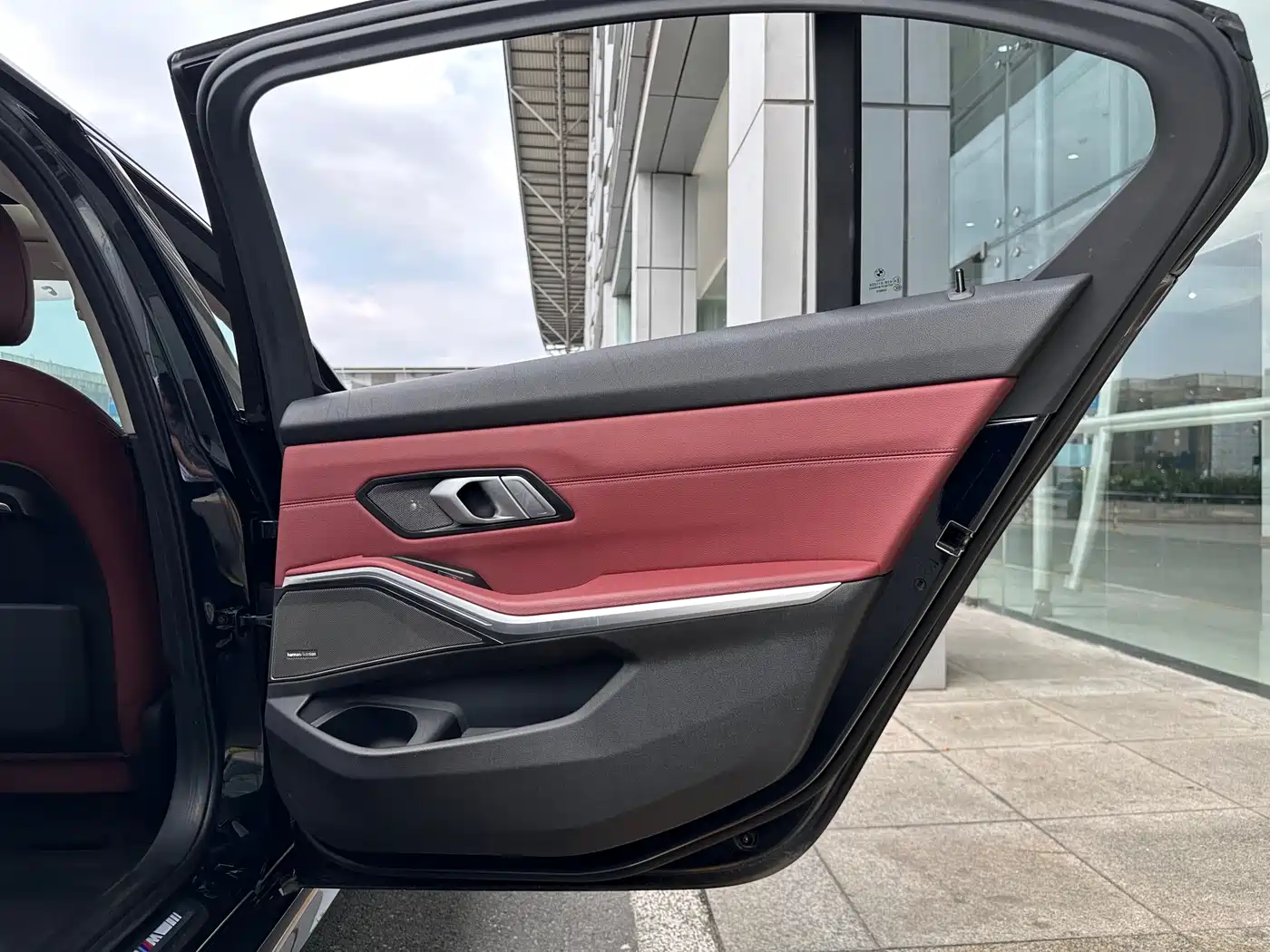 BMW 3 Series 2022 325Li M Sport Shadow Edition фото 25