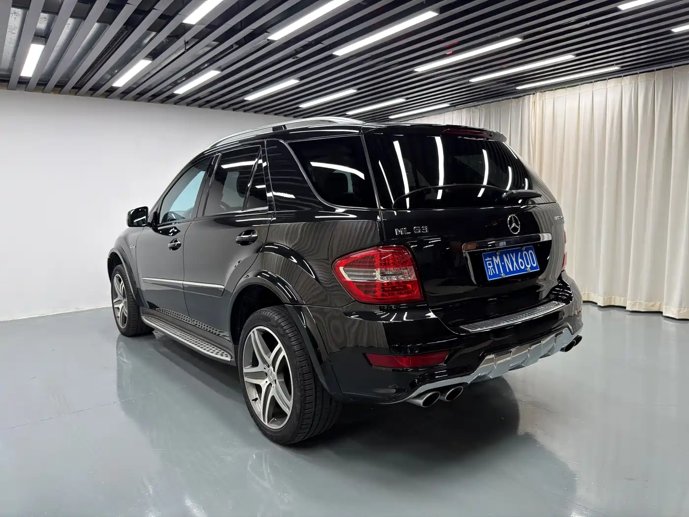 Mercedes-Benz M-Class AMG 2011 AMG ML 63 фото 21