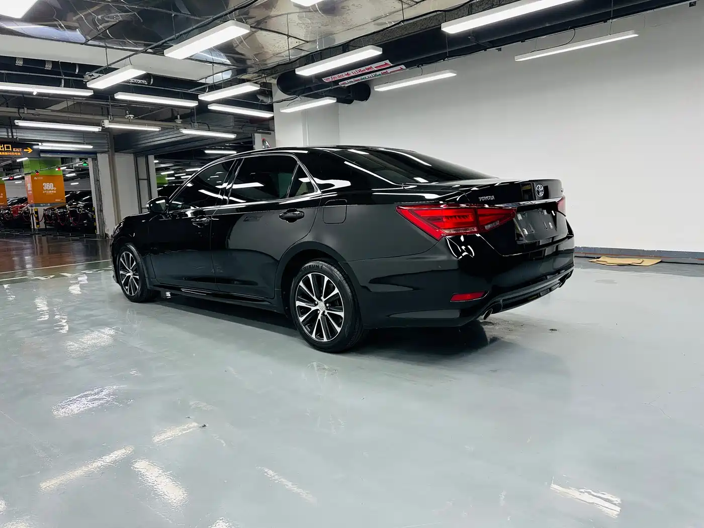 Toyota Crown 2018 2.0T Fashion Edition фото 16
