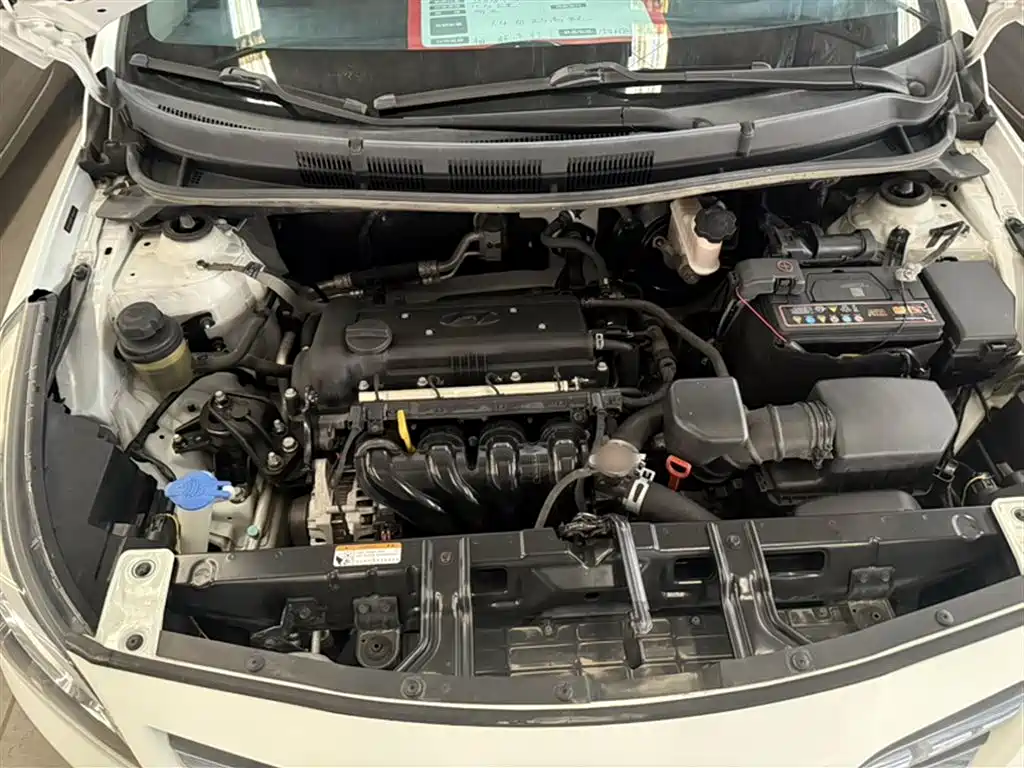 Hyundai Verna 2014 1.4L Automatic Leading GLX фото 11