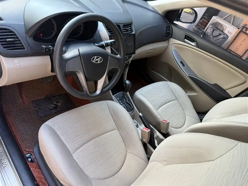 Hyundai Verna 2014 1.4L Automatic Leading GLX фото 8