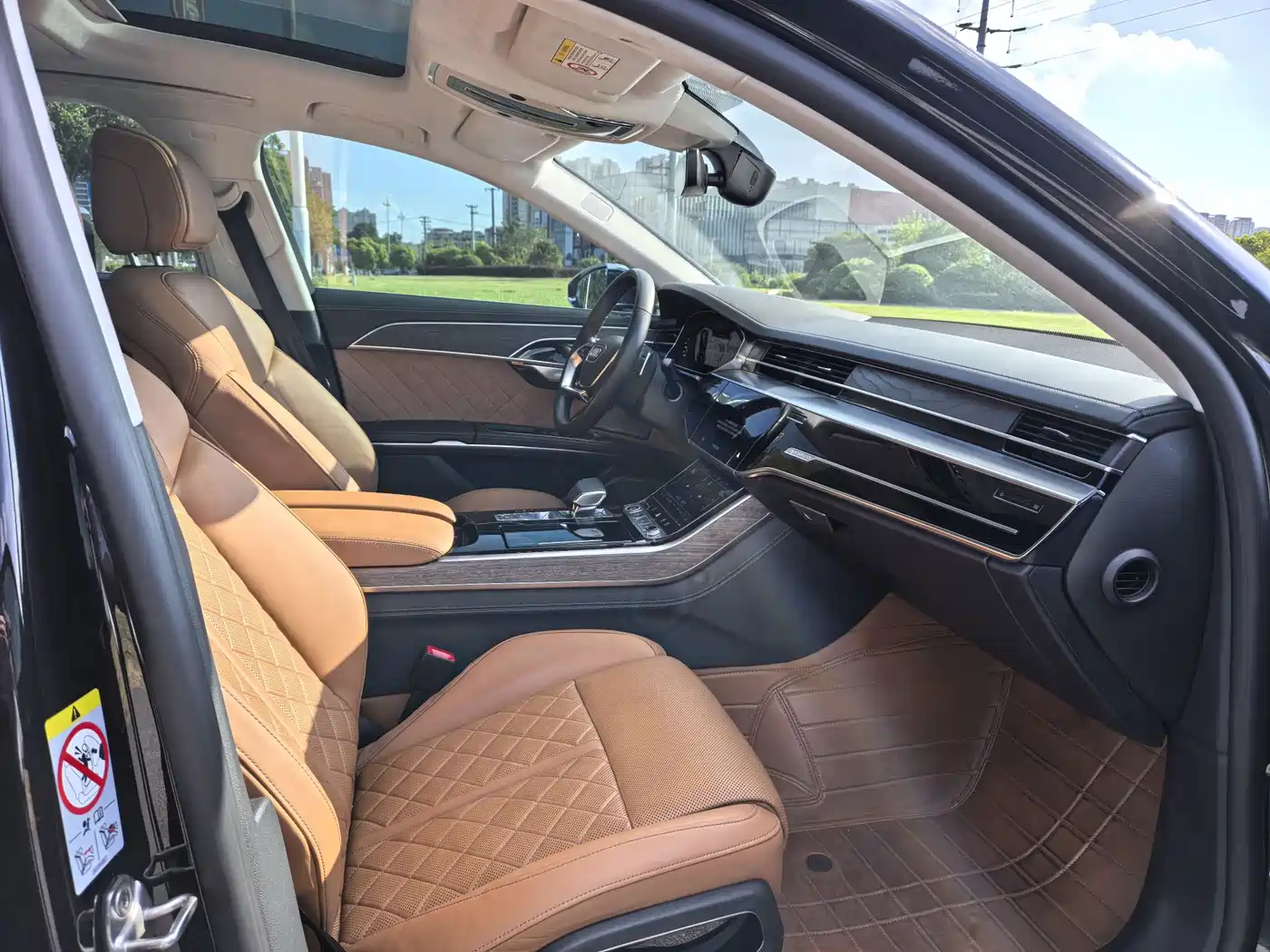 Фото 11 - Audi A8