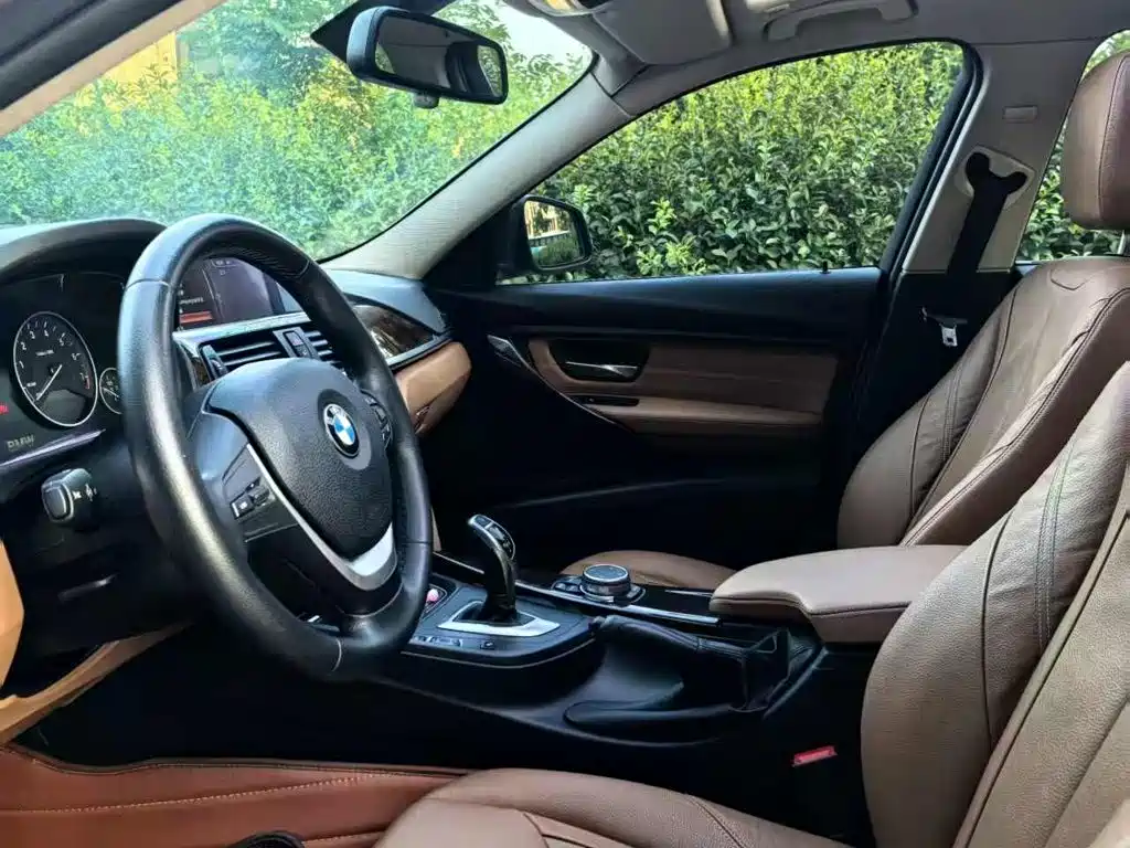 Photo 12 - BMW 3 Series