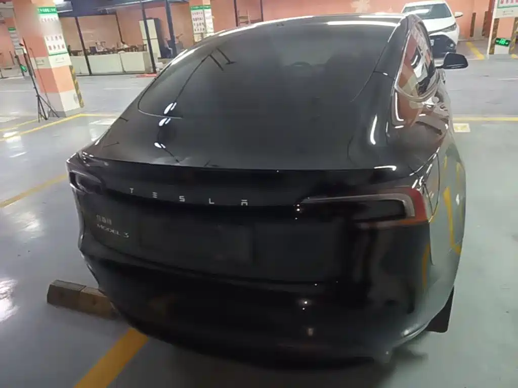 Фото 6 - Tesla Model 3