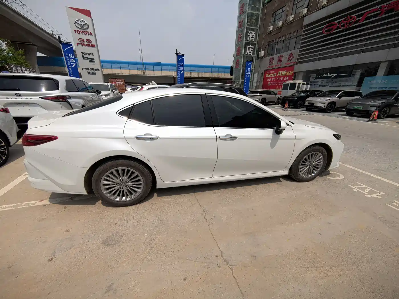 TOYOTA CAMRY